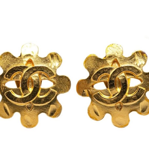 CHANEL CC Logos Gear Sun Camellia Clip-On Earrings Gold Tone - Picture 1 of 12